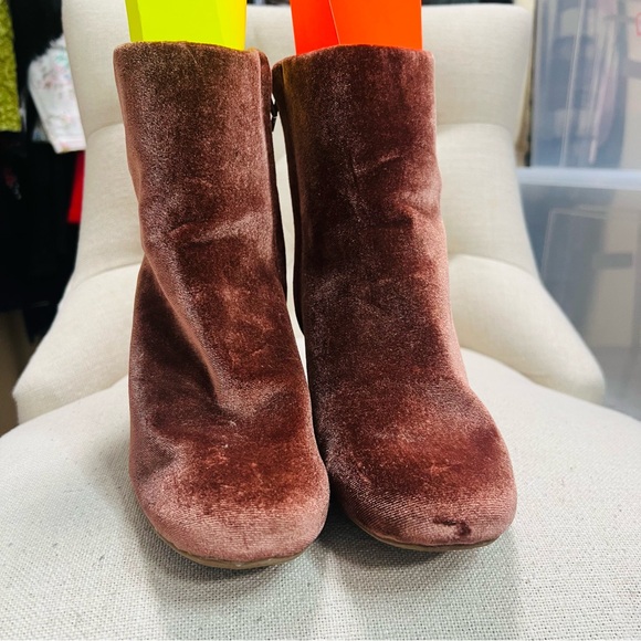 Dusty Rose Velvet Ankle Boots for Women Zip Up Heeld Boots Old Navy size 7 - Picture 5 of 5